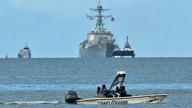 El buque de guerra estadounidense USS Gravely, durante maniobras militares en el Caribe