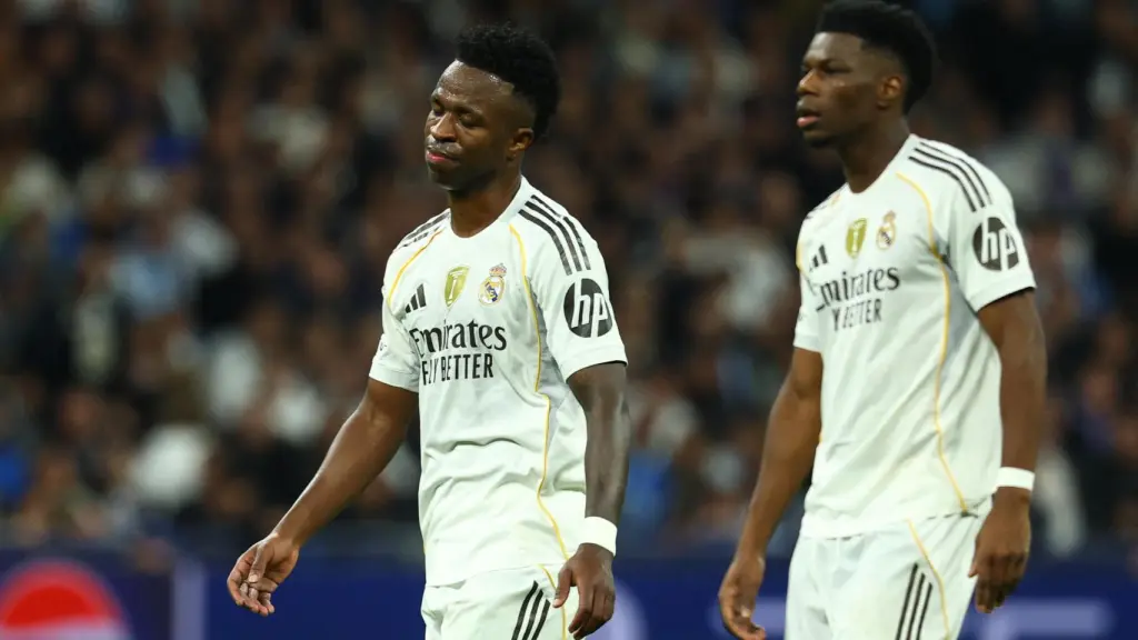 Vinicius Jr se lamenta de una acción contra el Manchester City.