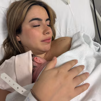 Sol Macaluso con su hijo
