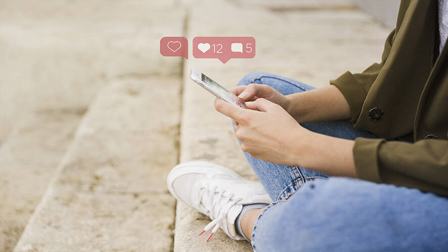 Muchas de las amistades de los jóvenes son digitales. (Freepik)