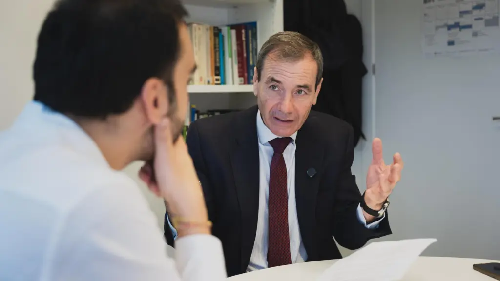 Tomás Gómez conversa con EL ESPAÑOL