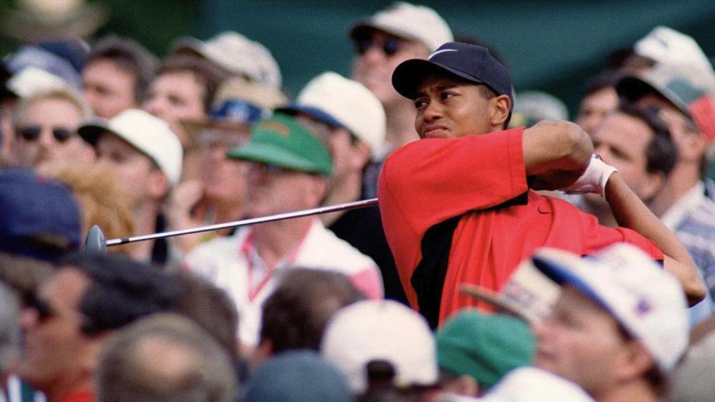 Un joven Tiger Woods durante su participación en el Masters de Augusta 1997