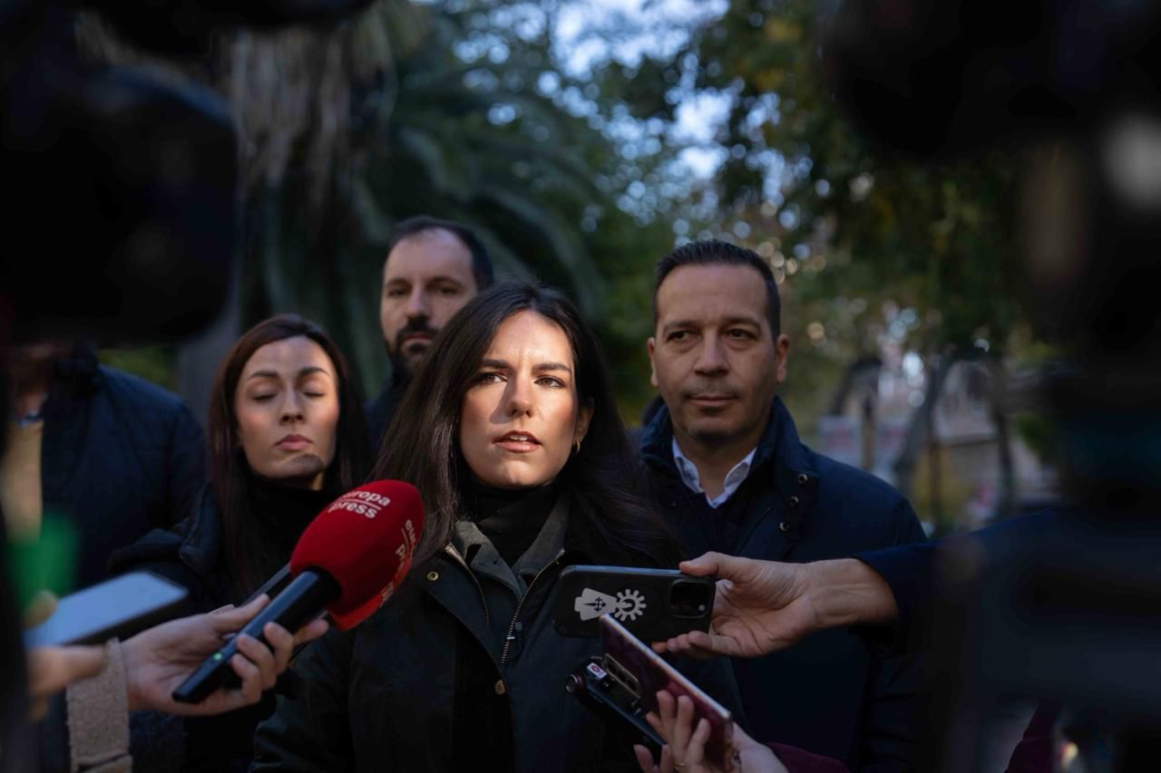 La portavoz de Vox en el Congreso, Pepa Millán, junto al candidato del partido en Extremadura, Óscar Fernández, este viernes en Cáceres