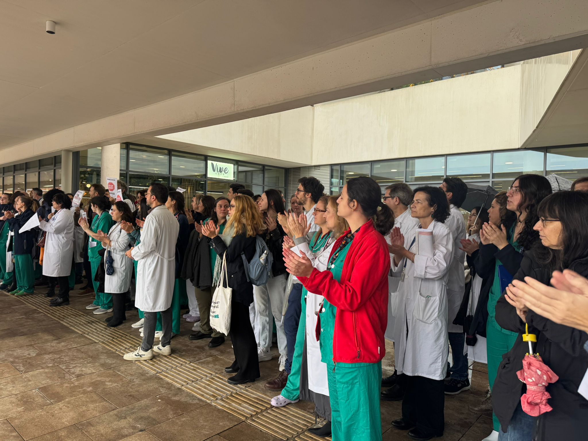 Foto: Protestas en el Hospital 12 de Octube. (AMYTS)