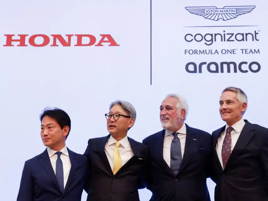 Toshihiro Mibe, CEO Honda Motor, Koji Watanabe, Presidente Honda Racing, Lawrence Stroll, presidente de Aston Martin, y Martin Whitmarsh, CEO Aston Martin Performance Technologies