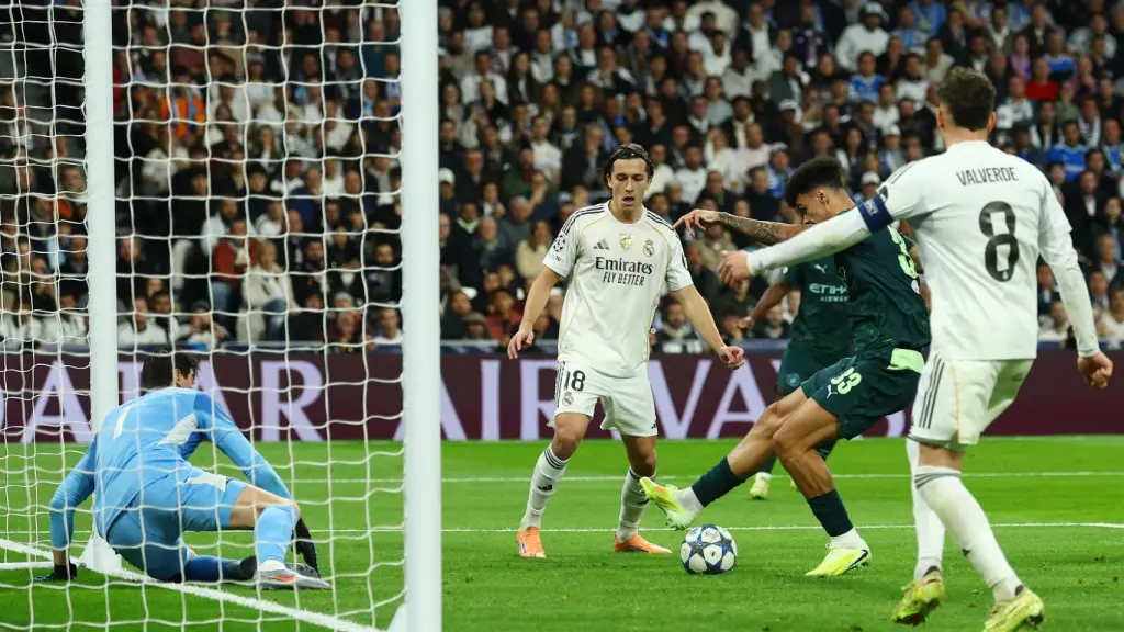O'Reilly empuja el balón en la acción del 1-1 contra el Real Madrid