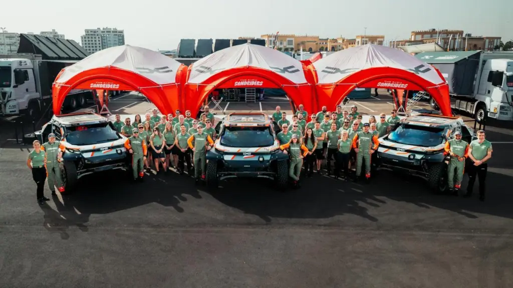 El equipo Sandrider de Dacia en el Rally de Marruecos con Cristina Gutiérrez al frente.