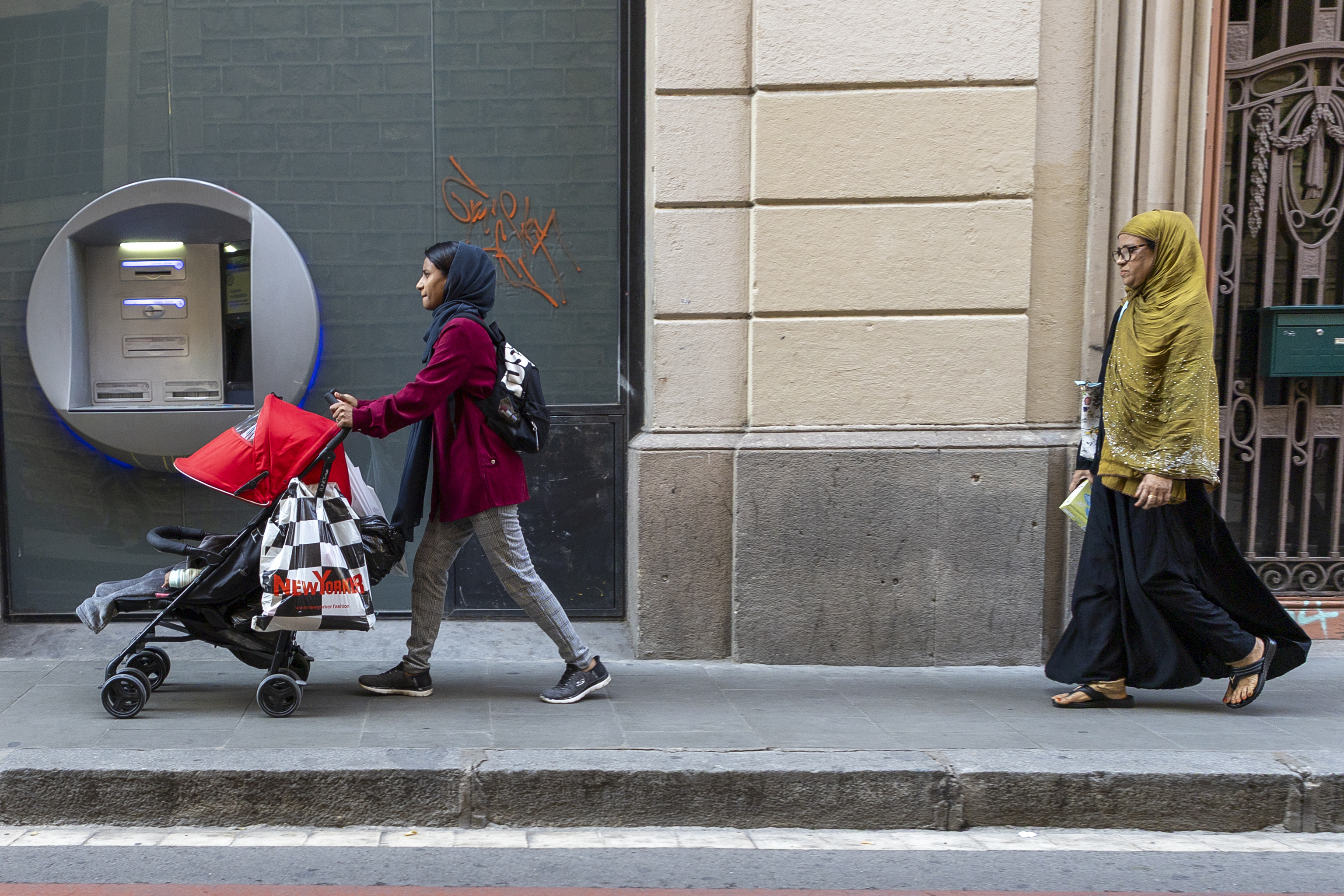 Dos mujeres extranjeras en Barcelona.