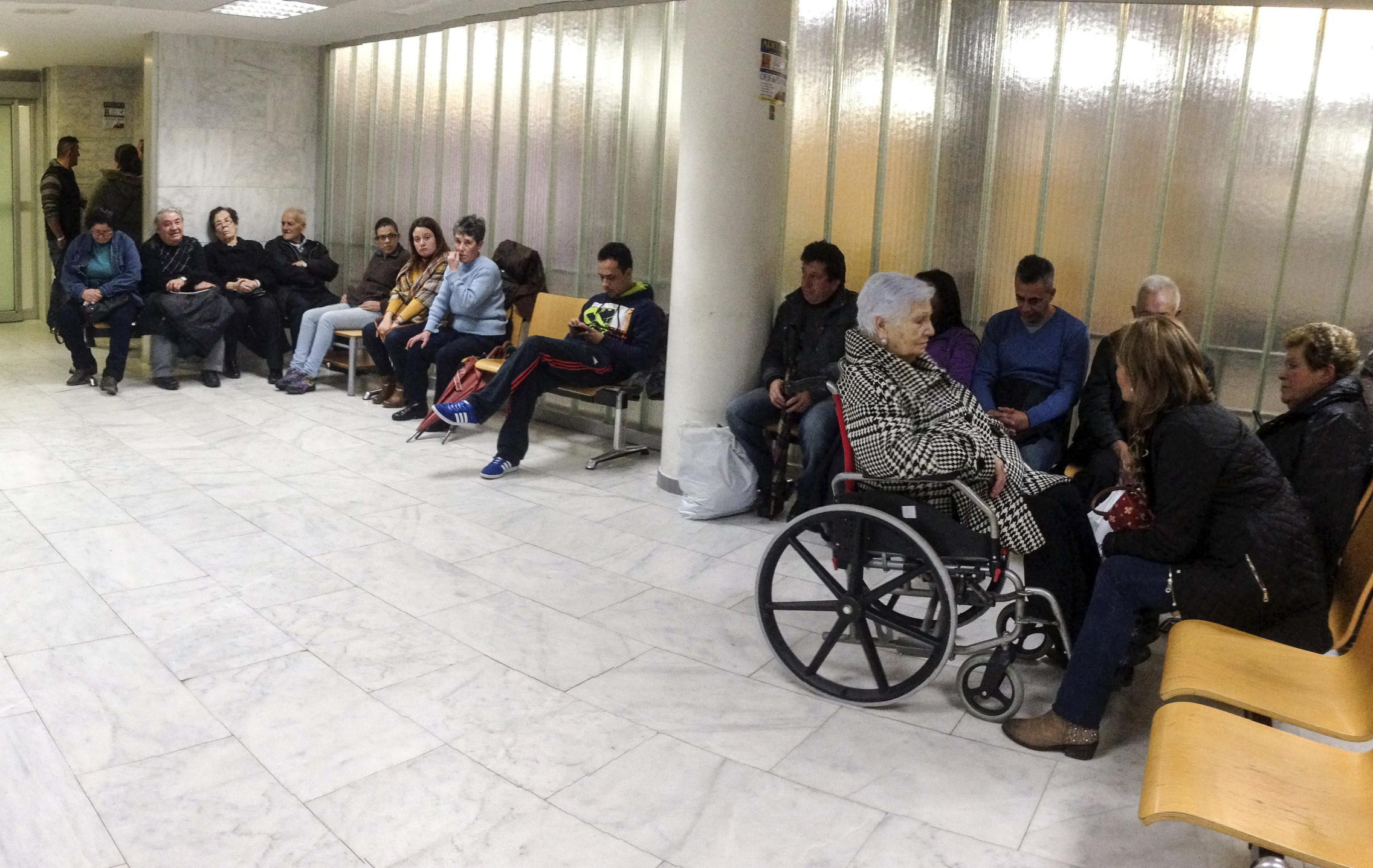 Una sala de espera durante la epidemia de gripe. (EFE/Archivo/Brais Lorenzo)