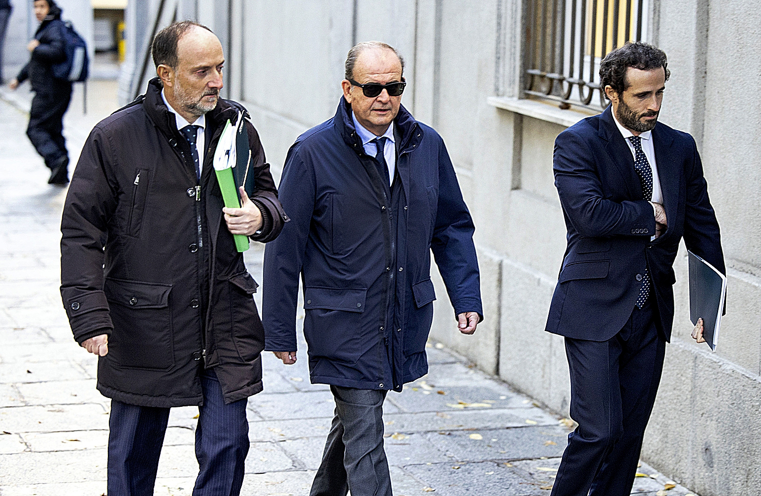 El ex directivo de Acciona Justo Vicente Pelegrini (centro), a su llegada al Supremo.
