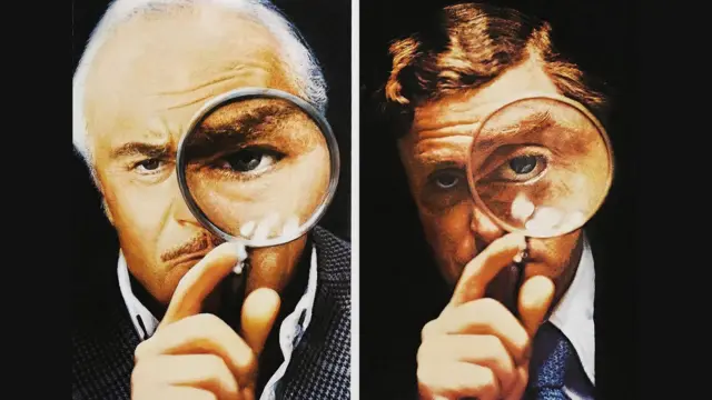 Un póster de la película La Huella (1972). Dos hombres miran a través de una lupa, que agranda el ojo derecho de ambos. El hombre de la izquierda es canoso y lleva bigote; el de la derecha no tiene barba y luce cabello castaño.