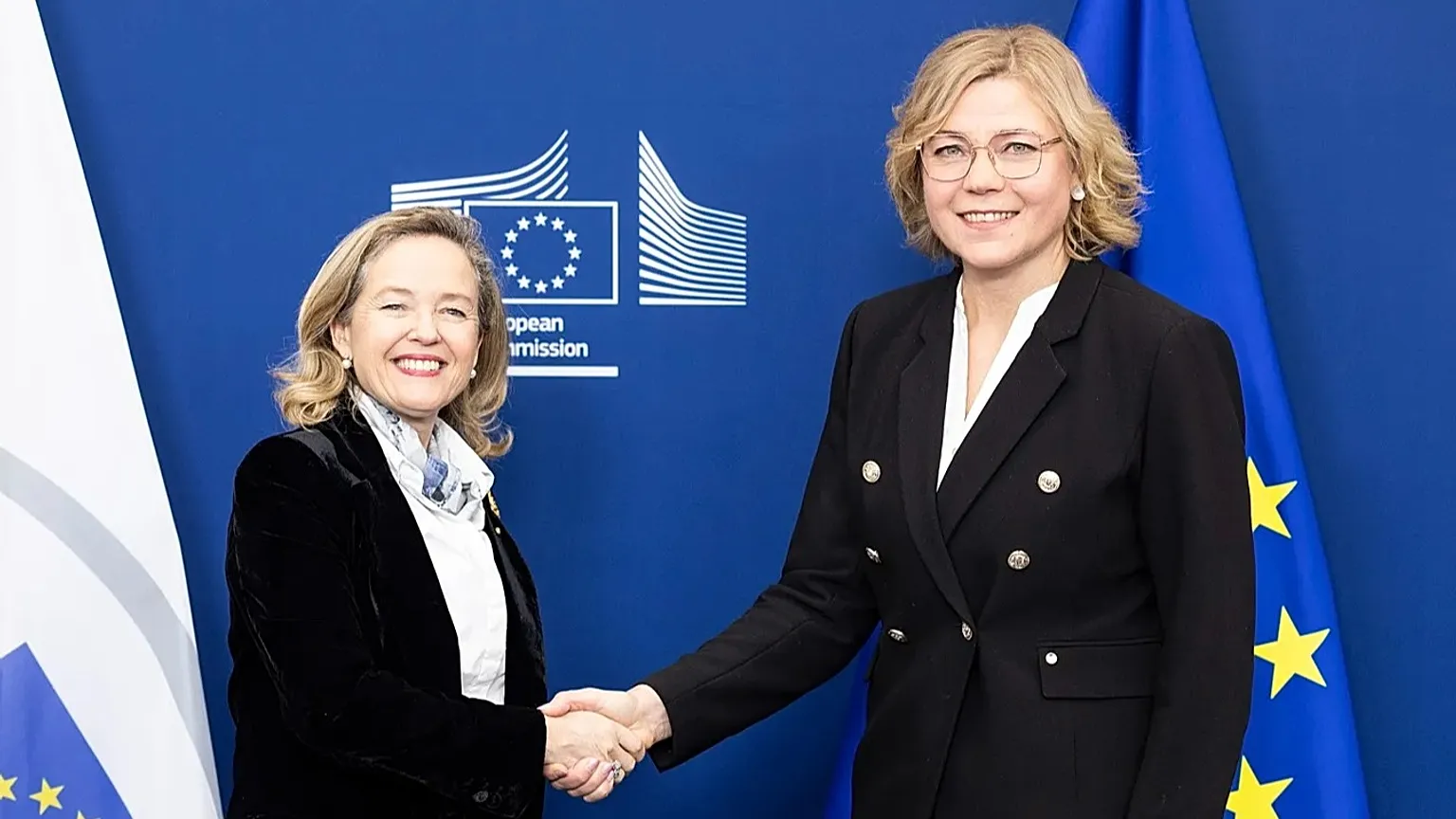 Nadia Calviño (izquierda), presidenta del Banco Europeo de Inversiones, y Henna Virkkunen, vicepresidenta ejecutiva de la Comisión Europea.