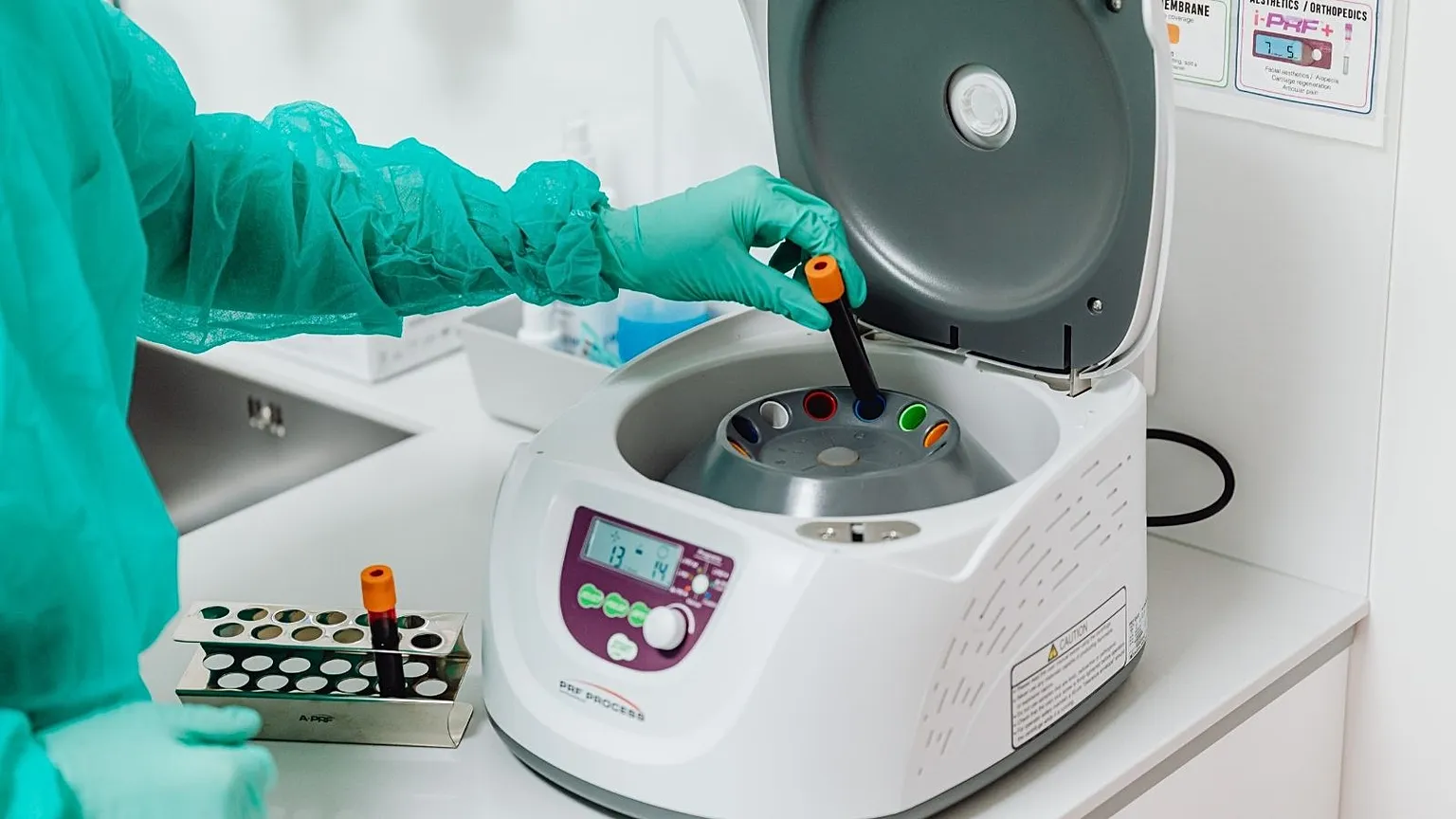El nuevo Plan de Biotecnología de la UE pretende mantener la investigación, el desarrollo clínico y la fabricación dentro de la Unión Europea.