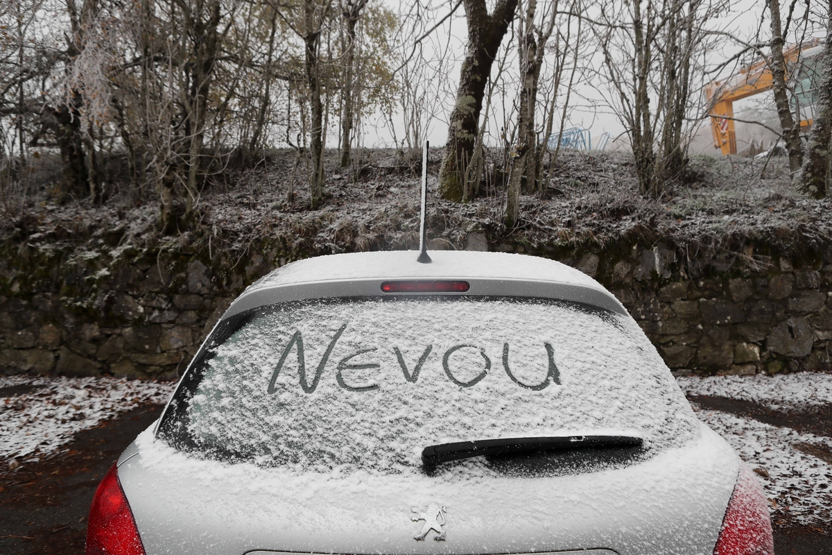 Vehículos durante la nevada en