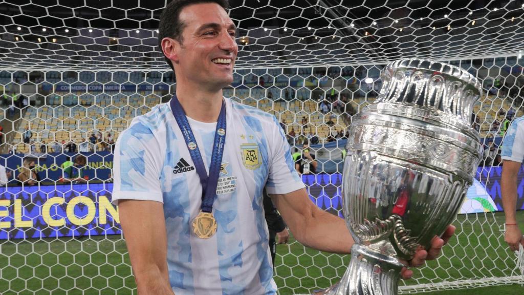 Scaloni celebrando tras ganar la Copa América