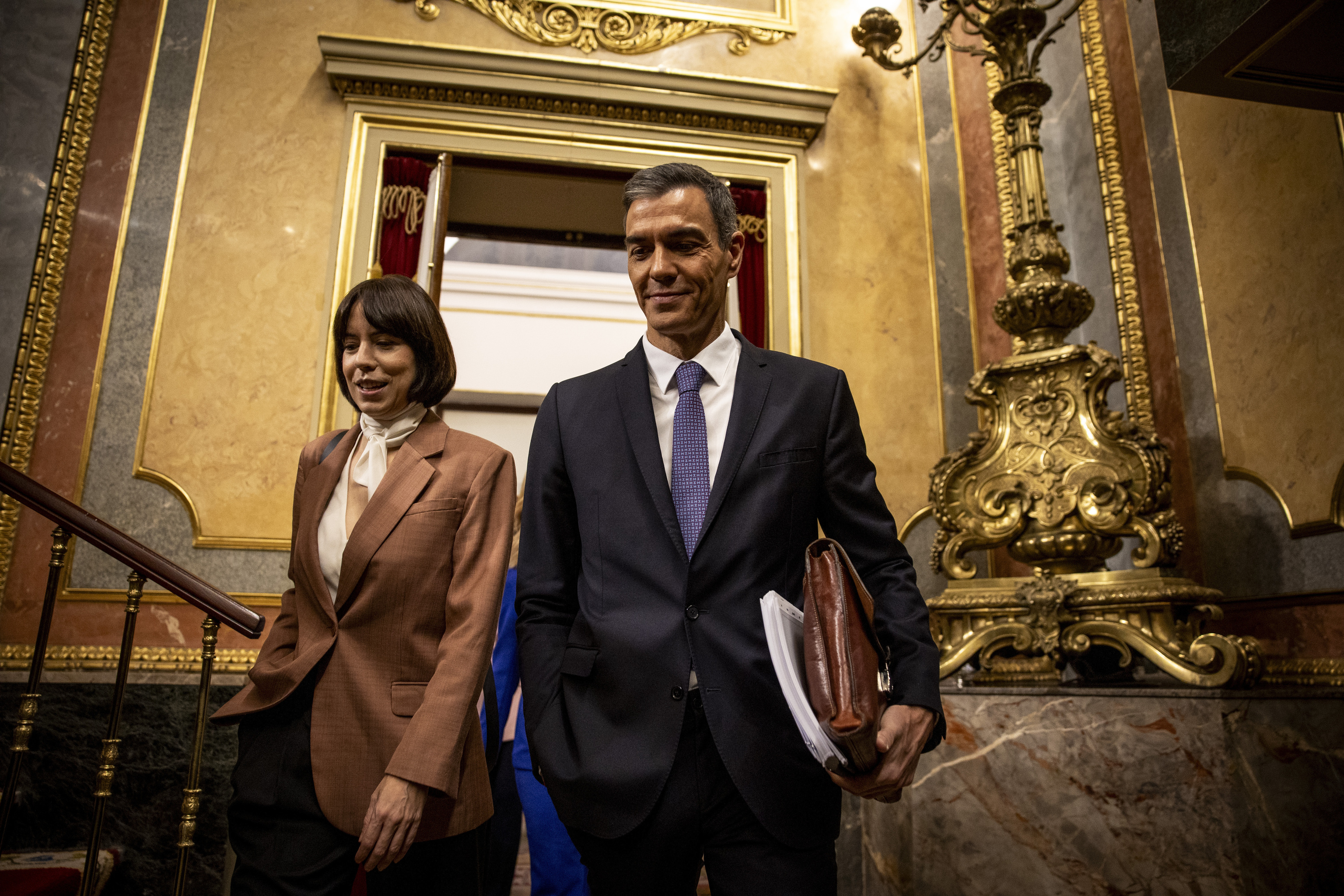 Pedro Sánchez y la ministra de Universidades, Diana Morant.