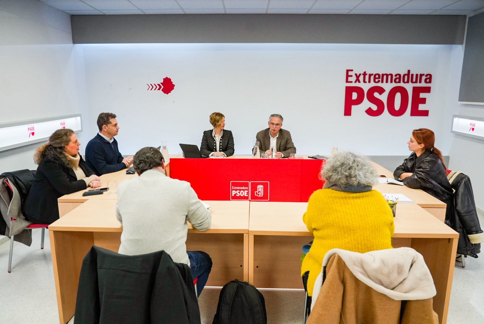 Primera reunión de la Comisión gestora del PSOE de Extremadura, este viernes en Mérida.