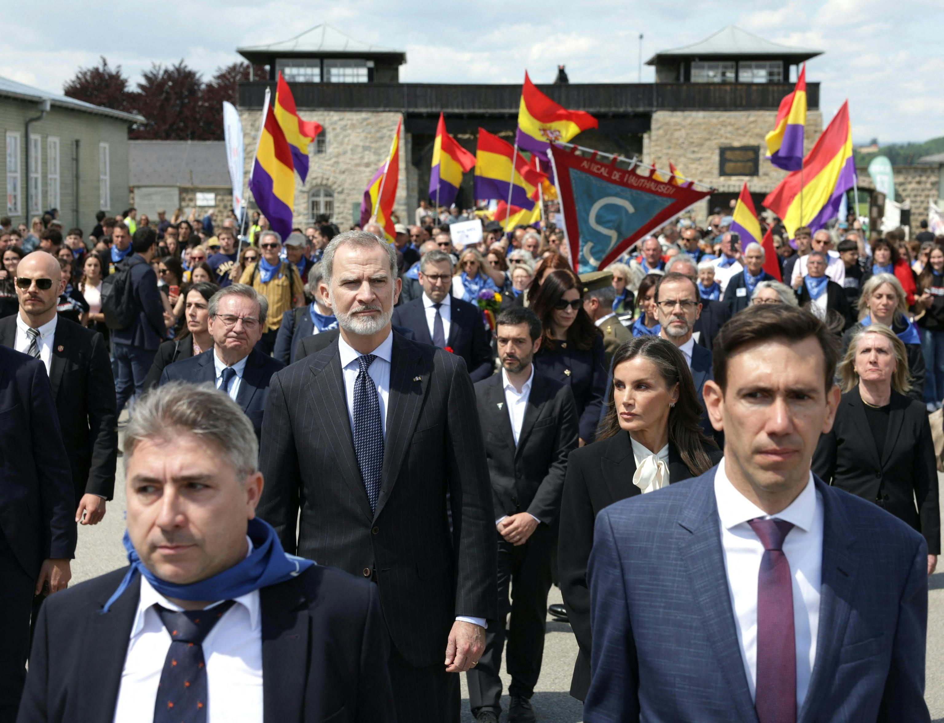 Los Reyes encabezan la delegación española en Mauthausen.