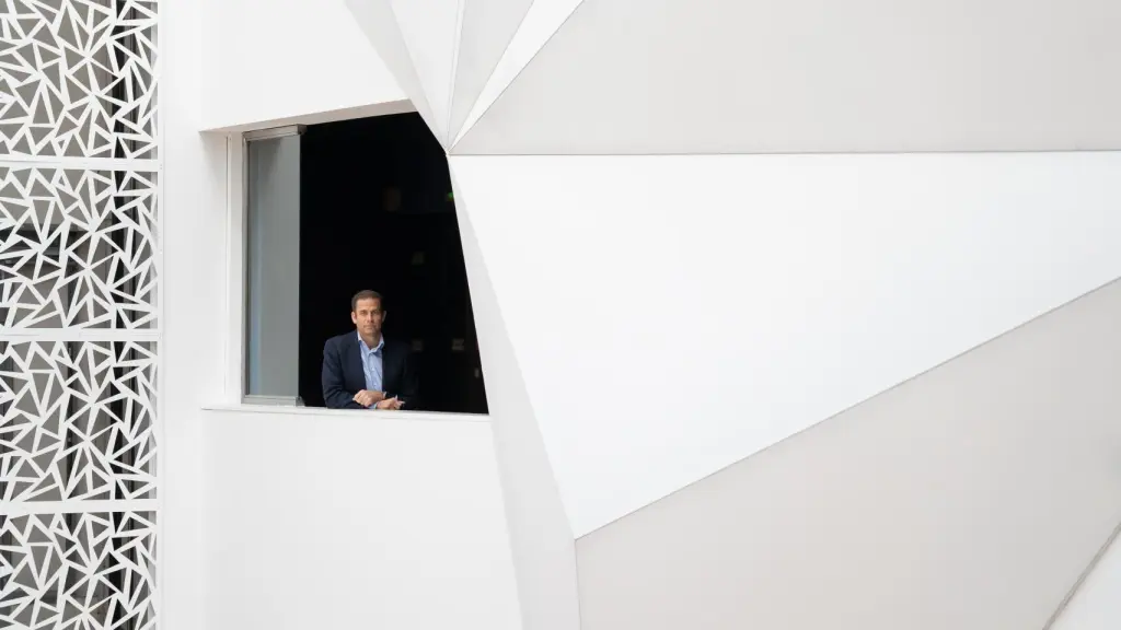 Artur Guillén posa para la cámara de EL ESPAÑOL