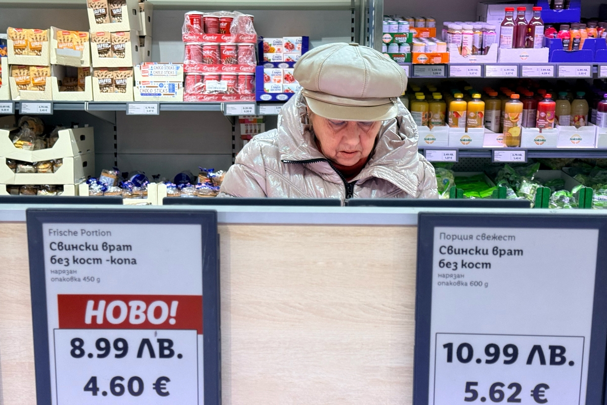 Imagen de personas comprando en