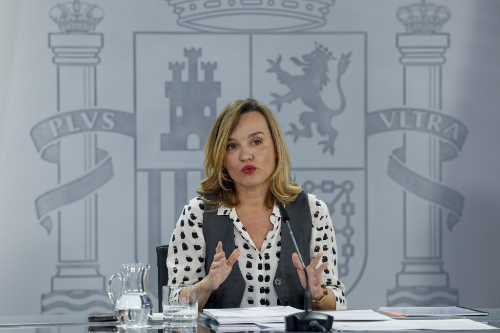 Pilar Alegría, en rueda de prensa tras el Consejo de Ministros.