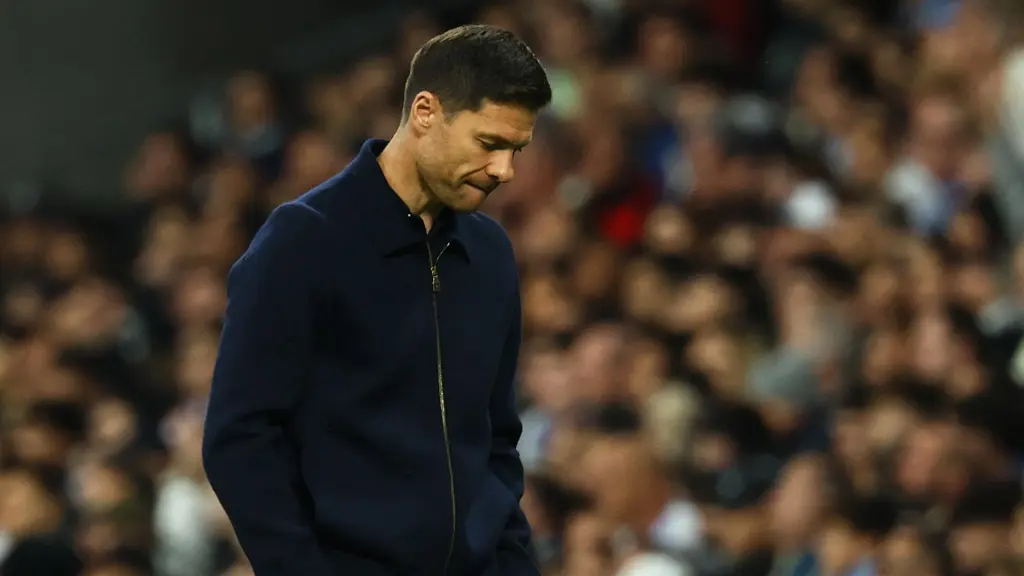 Xabi Alonso se lamenta por una acción del partido ante el Manchester City.