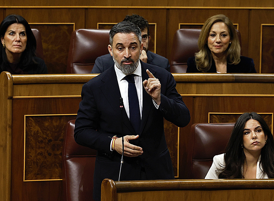 El líder de Vox, Santiago Abascal, en su asiento en el Congreso durante la sesión de control.
