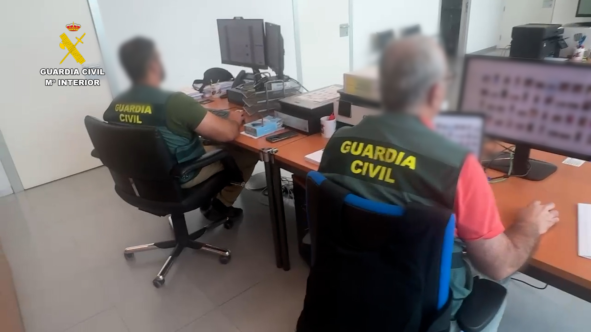 La Guardia Civil de Vecindario, en Gran Canaria, ha detenido acusado de graves delitos de abusos sexuales y corrupción infantil a un hombre.
