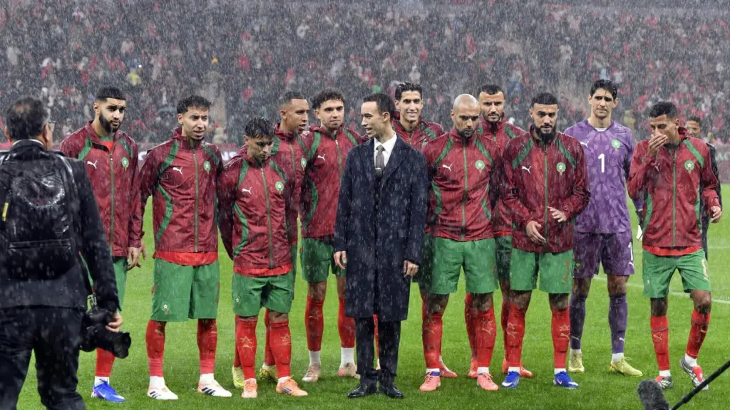 Los jugadores de Marruecos junto al príncipe Moulay El Hassan