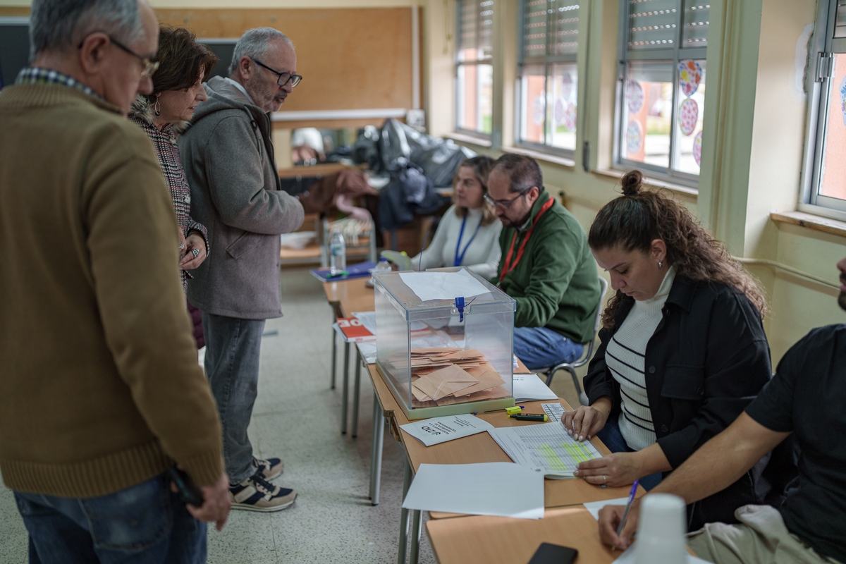 Ciudadanos ejercen su derecho al