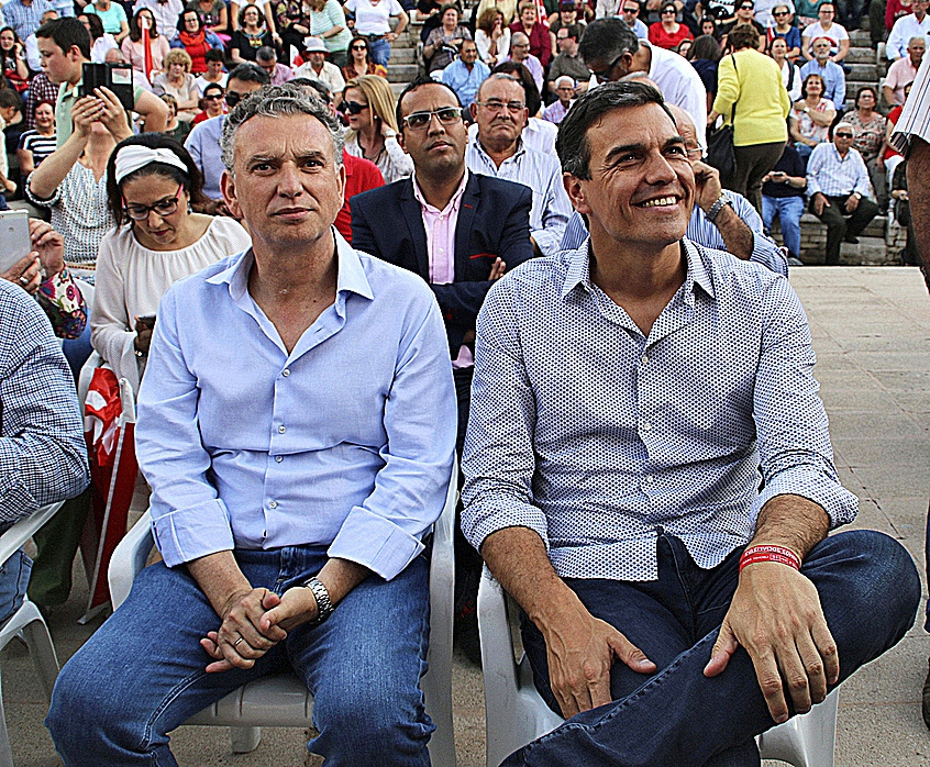 José Luis Quintana, ex alcalde de Don Benito y ahora delegado del Gobierno en Extremadura, con Pedro Sánchez.