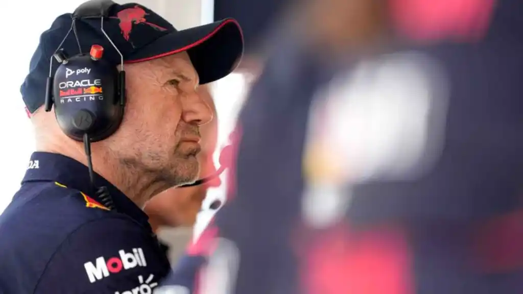Adrian Newey, en el paddock de Red Bull durante una carrera de Fórmula 1.