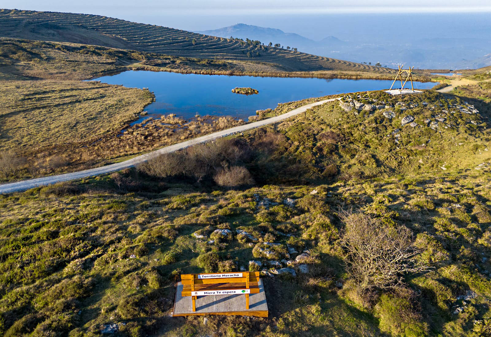 Foto: Lagunas artificiales levantadas a comienzos del siglo XX sobreviven en Miera. (vallespasiegos.eu)