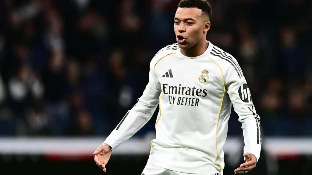 Mbappé hace la celebración de Cristiano Ronaldo en el gol marcado ante el Sevilla.