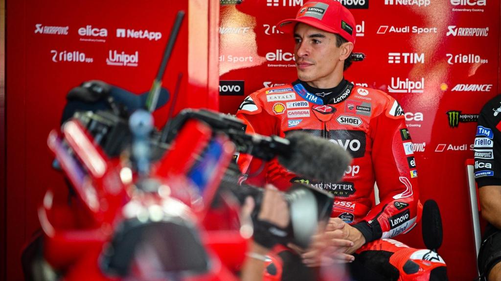 Marc Márquez, dentro del box de Ducati
