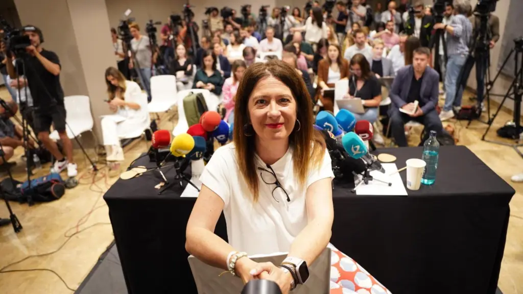 La 'fontanera' Leire Díez posa ante los fotógrafos, el pasado 4 de junio en un hotel de Madrid.