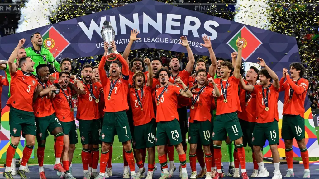 Los jugadores de Portugal celebran la Nations League.