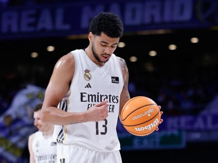 Izan Almansa, en un partido con el Real Madrid