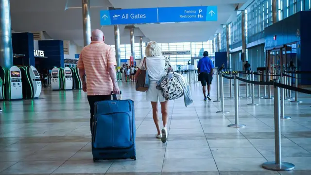 Viajeros en el Aeropuerto Internacional de Myrtle Beach (MYR) en Myrtle Beach, Carolina del Sur, Estados Unidos, el 19 de agosto de 2025.