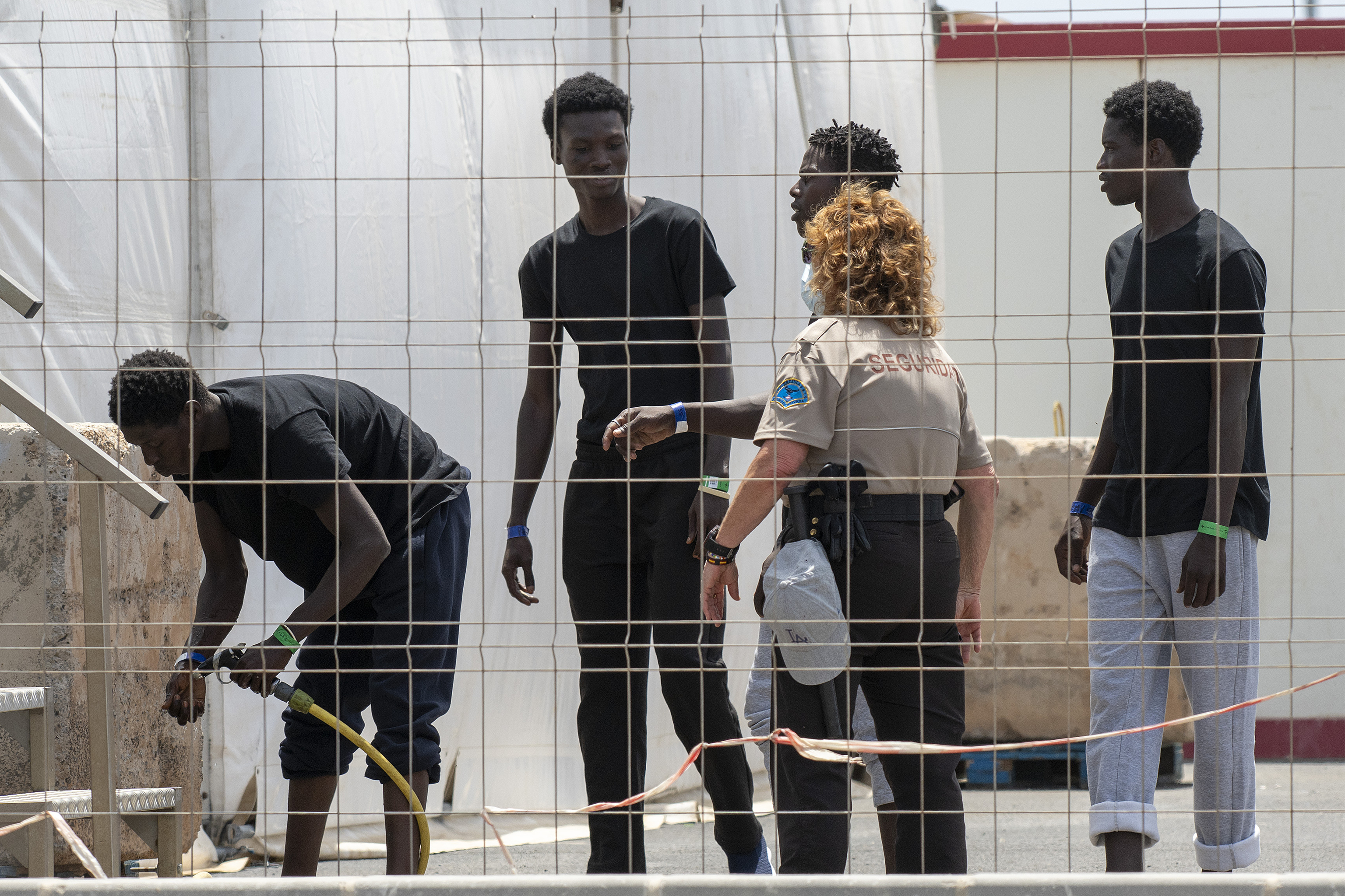 Un grupo de inmigrantes, en Arrecife (Lanzarote).