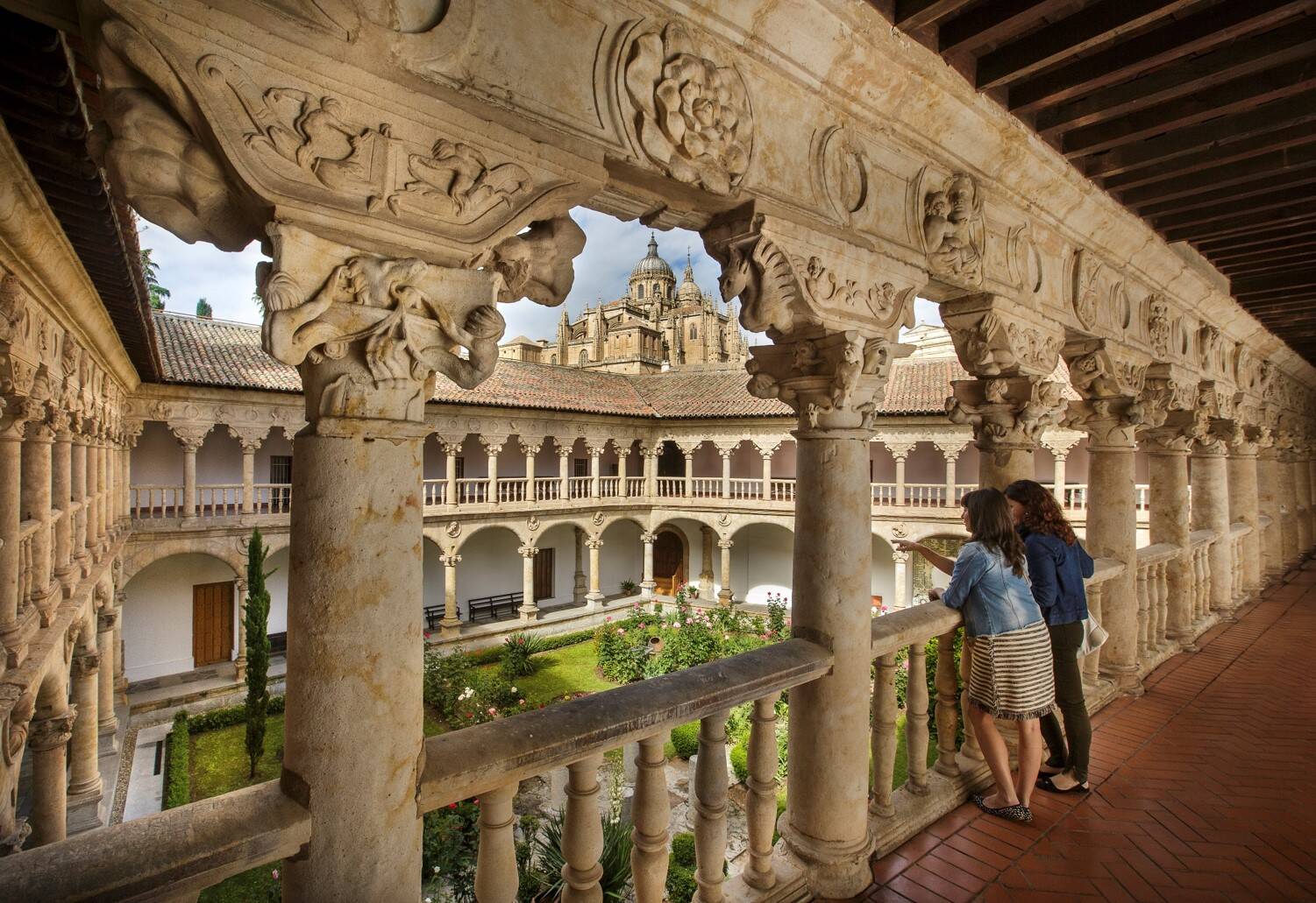 Foto: El precioso claustro de Castilla y León que es uno de los más bonitos de España. (Turismo de Salamanca)