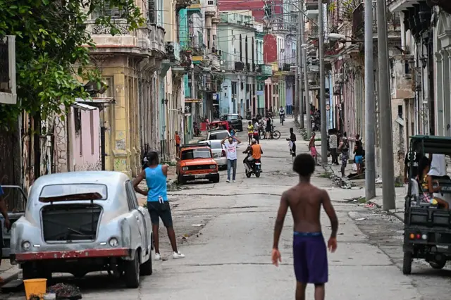 Cubanos en la calle