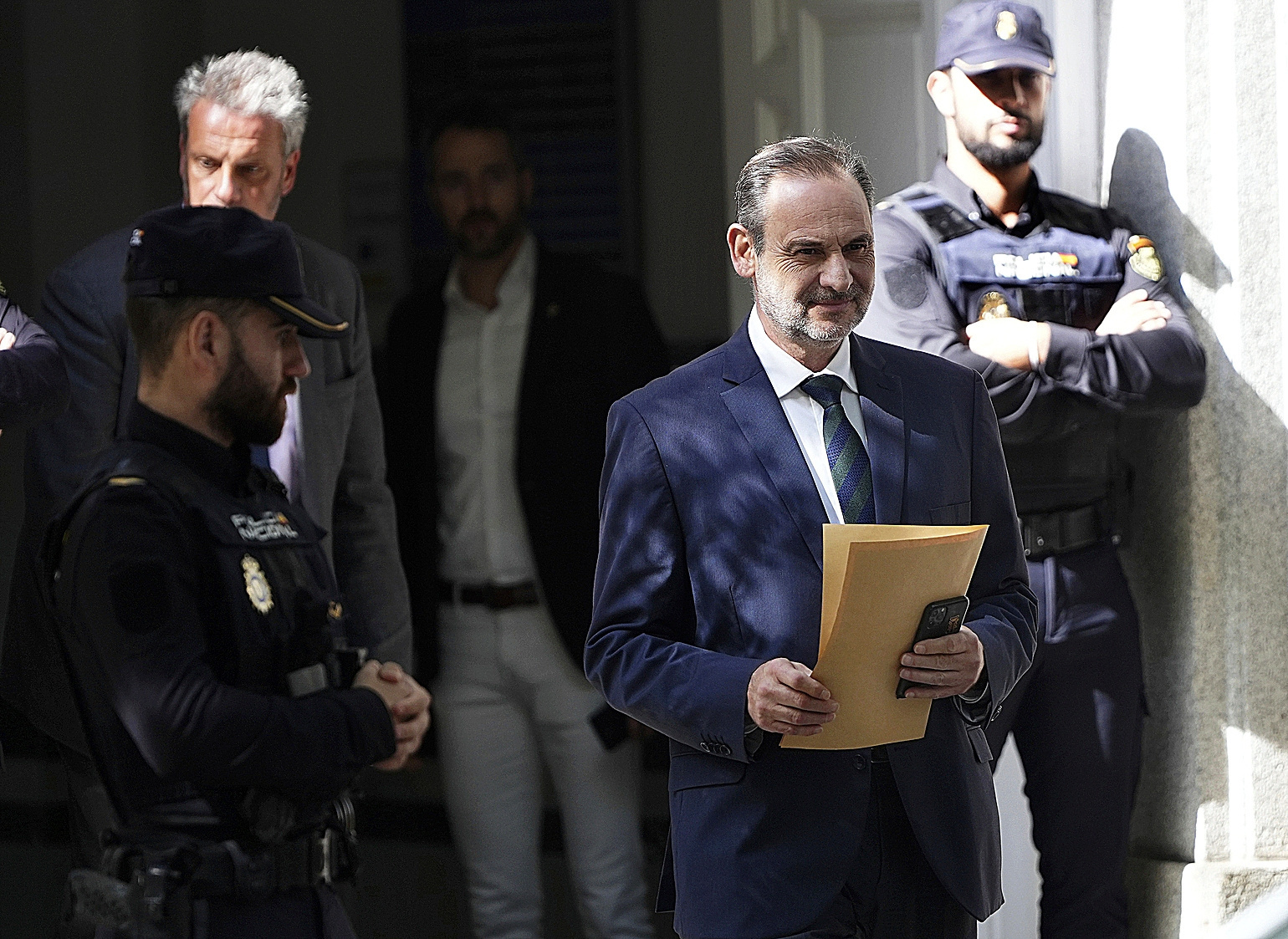 Jose Luis Ábalos saliendo del Tribunal Supremo tras declarar sobre los ingresos irregulares el pasado octubre