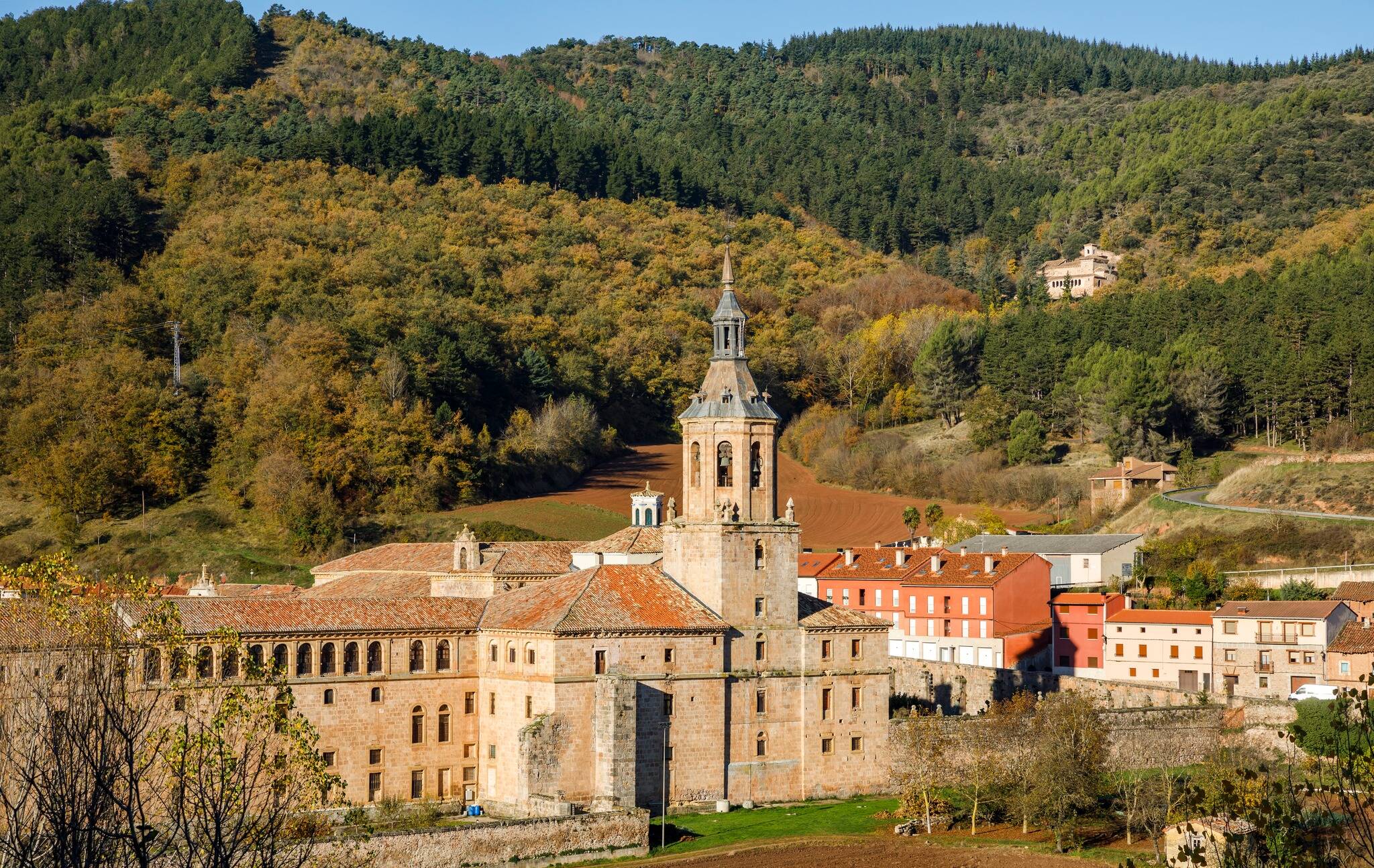 Foto: Imagen del municipio de La Rioja ubicado a los pies de la sierra de la Demanda. (Extraída de Facebook) 