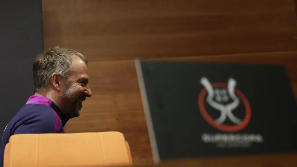 Hansi Flick, tras atender a los medios de comunicación antes de la final de la Supercopa.