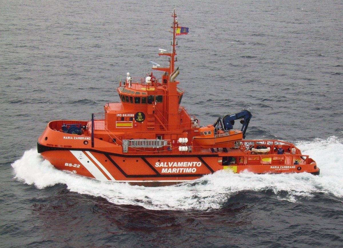 El remolcador de Salvamento Marítimo María Zambrano.