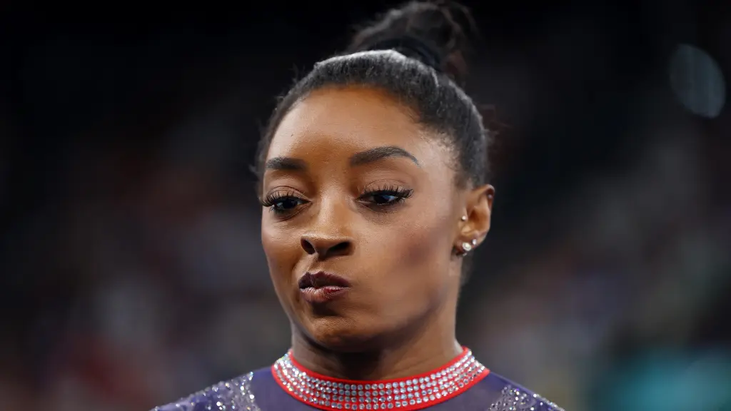 Simon Biles, contrariada tras quedarse sin el oro en la final de suelo.