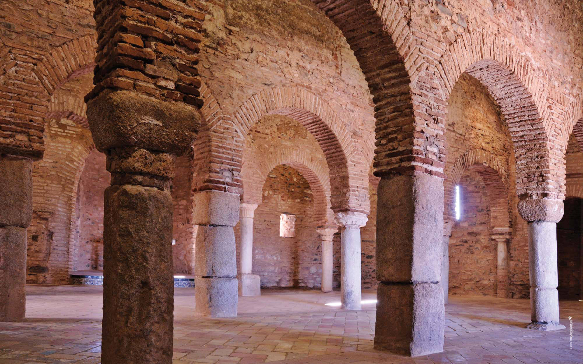 Foto: La mezquita rural mejor conservada del país está en este bonito pueblo de Huelva. (Turismo de Almonaster la Real)