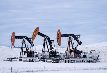 Balancines petroleros en un campo