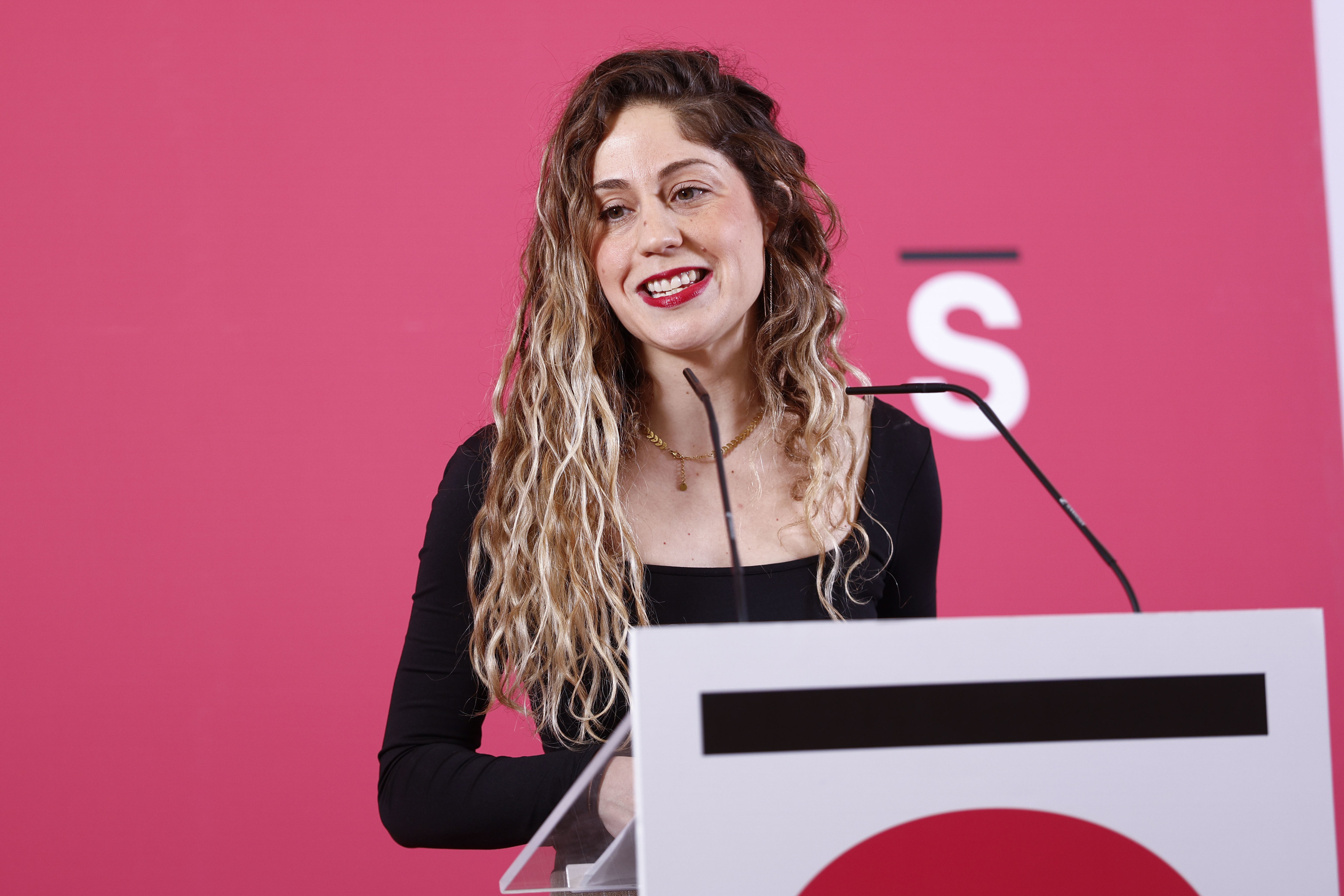 La coordinadora de Movimiento Sumar, Lara Hernández, en rueda de prensa.